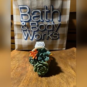 Bath & Body Works, wallflower!